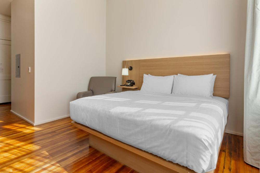 Superior Single Room interior